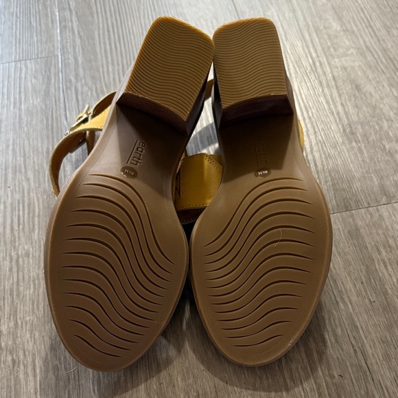 Earth Women's Braided Yellow Sandals - Picture 9 of 10